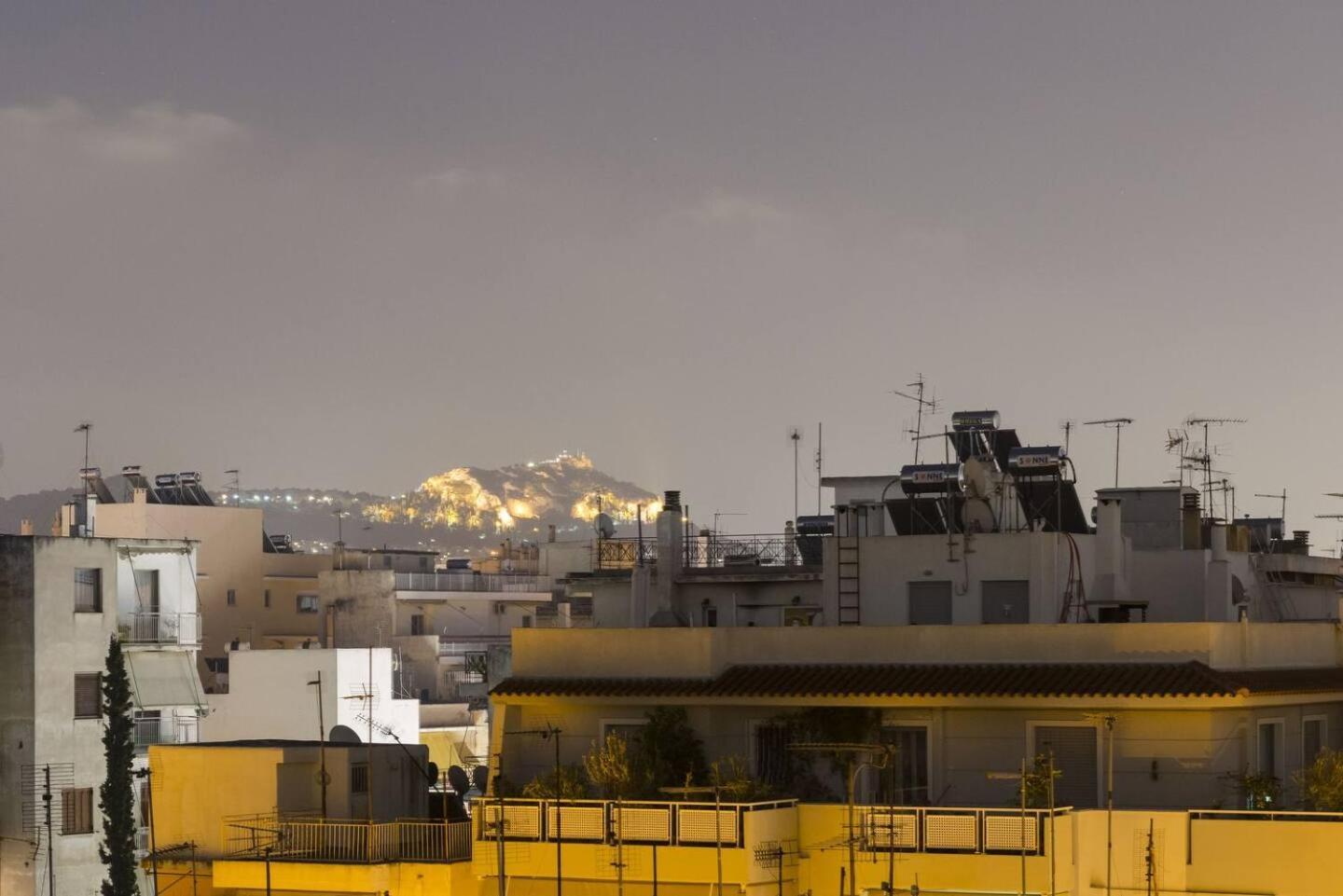 Ma Maison Nο 1, Penthouse, Acropolis And Lycabettus View, Ultra High Speed Internet 300 Mbps, 15' To Acropolis By Metro, 1' From Metro Station Atena Exterior foto